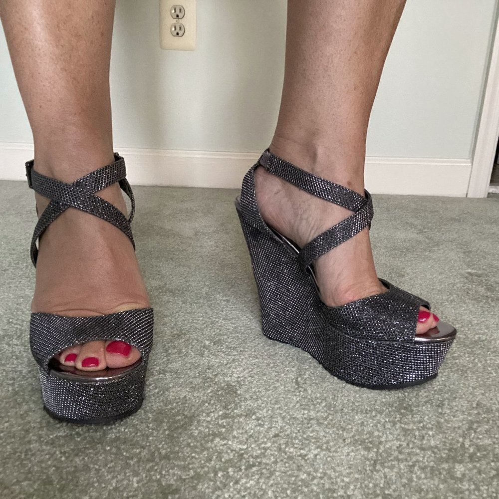 Guess Glitter Gray Silver Open Toe Platform Wedge Heel Size 6 Brand New